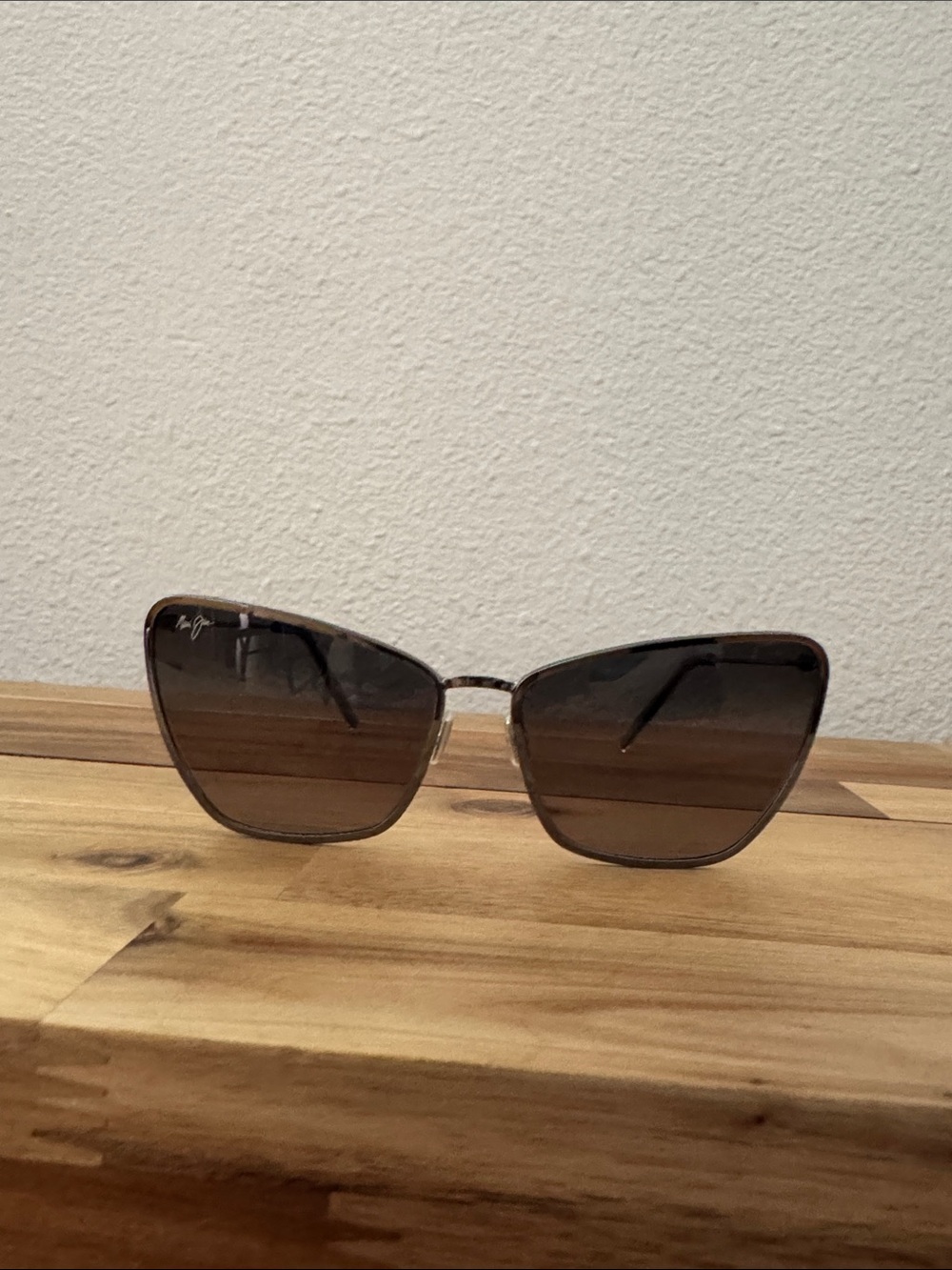 Maui Jim Puakenikeni cat eye aviators with case